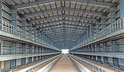 திருச்சி மஞ்சத்திடல் பகுதியில் அமைக்கப்பட்டுள்ளமெமு ரயில் பெட்டிகள் பராமரிப்பு மையம். படங்கள்: ர.செல்வமுத்துகுமார்
