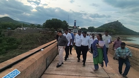 முதல்வர் வருகையையொட்டி முன்னேற்பாடு பணிகள் தீவிரம்: மேட்டூர் அணையில் நீர்வளத்துறை செயலாளர் ஆய்வு