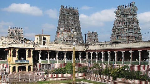 மீனாட்சி அம்மன் கோயில் அழைப்பிதழ் வழக்கில் அறங்காவலர் குழு உறுப்பினர்கள் சேர்ப்பு