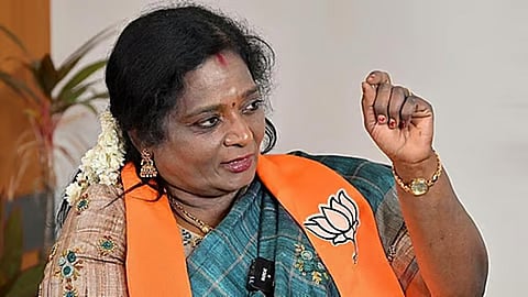 கோயில்களில் செல்போன்களுக்கு தடை: பக்தர்கள் மீது மறைமுக மன தாக்குதல் என தமிழிசை கண்டனம்