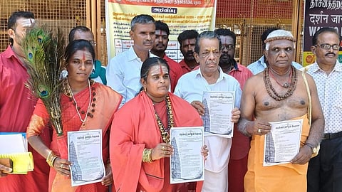 மீனாட்சி அம்மன் கோயில் குடமுழுக்கு விழாவை தமிழில் நடத்தக் கோரி இணை ஆணையரிடம் மனு