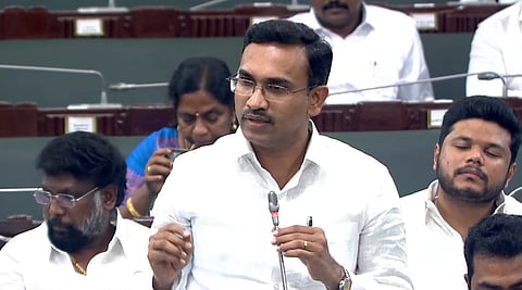 எம்பிபிஎஸ் மாணவர்களுக்கு நான்கரை ஆண்டுக்கு மட்டுமே கட்டணம்: அமைச்சர் அருண்ராஜ் எச்சரிக்கை