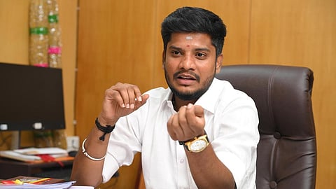 செல்போனுக்கு ரூ.5 கட்டணம் வருவாயை ஈட்ட அல்ல: அமைச்சர் ரமேஷ் விளக்கம்