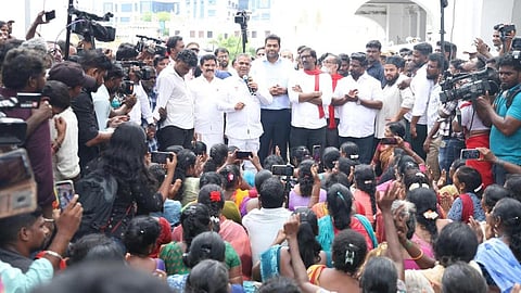 4 அமைச்சர்கள் பேச்சுவார்த்தை நடத்தியதால் தூய்மைப் பணியாளர் போராட்டம் தள்ளிவைப்பு
