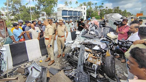 விபத்தில் சிக்கிய வாகனம்