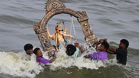 விநாயகர் சதுர்த்தி: அனுமதி இல்லாத நீர்நிலைகளில் சிலைகளை கரைக்க கூடாது - வழிகாட்டுதல்கள் வெளியீடு