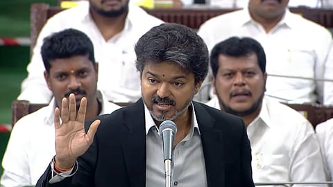 பெண்கள் குறித்து அவதூறாகப் பேசினால் சட்டம் தன் கடமையை செய்யும்: பேரவையில் முதல்வர் விஜய் எச்சரிக்கை