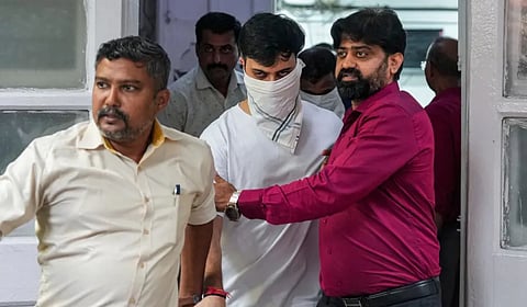 மோடி நிகழ்ச்சி வளாகத்தில் துப்பாக்கியுடன் நுழைந்தவர் உட்பட 3 பேர் கைது