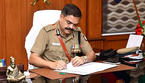 சென்ட்ரல் ரயில் நிலையம் அருகே 2 கல்லூரி மாணவர்களுக்கு இடையே மோதல்: காவல் ஆணையர் எச்சரிக்கை