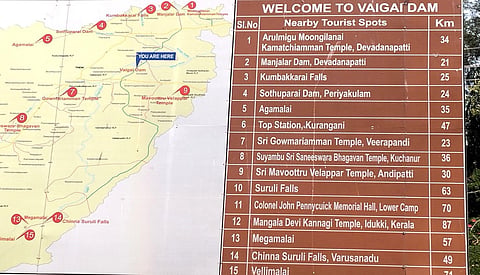 ‘செல்ல முடியாத’ இடங்களும் சுற்றுலா பகுதிகளாக அறிவிப்பு - தேனி மாவட்ட தகவல் பலகையால் குழப்பம்