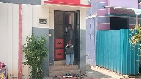 மணலூர் ஜெயபாரத் மெட்ரோ சிட்டி குடியிருப்பில் திருடுபோன தலைமை ஆசிரியர் மகேஸ்வரி வீடு.