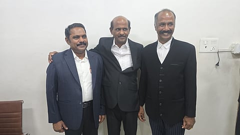 | இடமிருந்து வலமாக | பி.எஸ். அமல் ராஜ் - அகில இந்திய பார் கவுன்சில் உறுப்பினர், செஞ்சி கே. கதிரவன் - தமிழ்நாடு மற்றும் புதுச்சேரி பார் கவுன்சில் தலைவர், ஈ. பாலமுருகன் - தமிழ்நாடு மற்றும் புதுச்சேரி பார் கவுன்சில் துணை தலைவர்