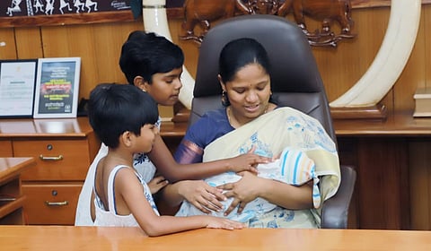 கேரளாவில் பிரசவத்துக்குப் பிறகு ஆறே நாளில் பணிக்கு திரும்பிய மாவட்ட ஆட்சியர்
