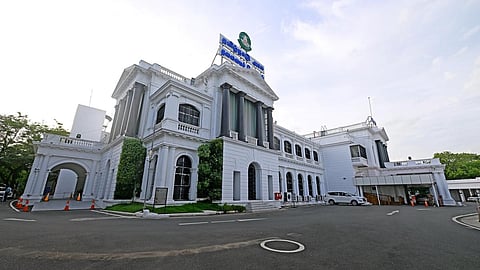 பேரவையில் நிறைவேற்றப்பட்ட 12 மசோதாக்களுக்கு தமிழக ஆளுநர் ஒப்புதல்