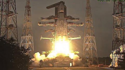 இஸ்ரோவின் சுமையைக் குறைக்க உதவட்டும் தனியார்மயம்