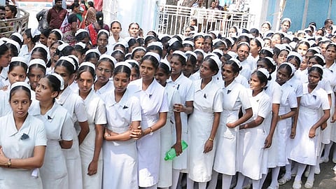 தமிழகத்தில் புதிதாக 7 செவிலியர் கல்லூரிகள்: சுகாதாரத்துறை சார்பில் அரசாணை வெளியீடு