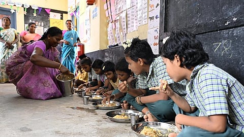 6 முதல் 8-ம் வகுப்பு மாணவர்களும் பயன்பெறும் வகையில் காமராஜர் காலை உணவுத் திட்டம் இன்று விரிவாக்கம்