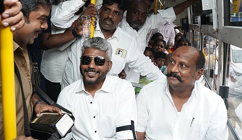 தண்டையார்பேட்டையில் ரூ.2.50 கோடியில் புதிய பேருந்து நிலையம்: அமைச்சர்கள் திறந்து வைத்தனர்