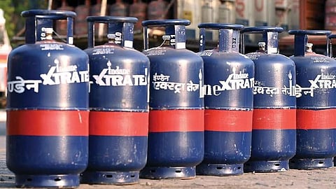 வணிக பயன்பாட்டுக்கான எல்பிஜி சிலிண்டர் விலை உயர்வு: சென்னையில் ரூ.2,983-க்கு விற்பனை