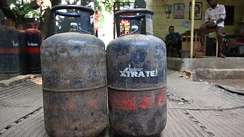 சென்னையில் வணிக சிலிண்டர் ரூ.2,983 ஆக உயர்வு: ஓட்டலில் உணவு விலை ஏற வாய்ப்பு