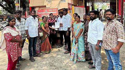 போலீஸில் தவெக மகளிரணி புகார்