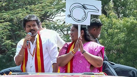 விஜய் வரும் வழியில் பிரச்சாரத்தில் ஈடுபட்ட நாதக வேட்பாளர், கட்சியினர் கைது
