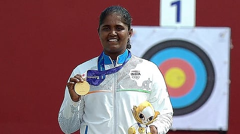 வில்வித்தையில் தனிநபர் பிரிவில் தங்கம் வென்று கும்கும் சாதனை @ ஆசிய விளையாட்டு போட்டி