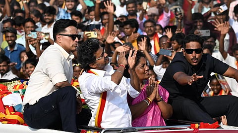 “அம்மாவையோ, சகோதரிகளையோ இழிவாகப் பேசினால் சும்மா இருக்க மாட்டேன்” - முதல்வர் விஜய் ஆவேசம்