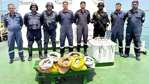 மண்டபம் அருகே 120 கிலோ கடல் அட்டைகள் பறிமுதல் - கடலோர காவல்படை நடவடிக்கை