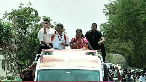 தாராபுரம் தொகுதியில் முதல்வர் விஜய் ‘ரோட் ஷோ’ - தவெகவினர் உற்சாகம்