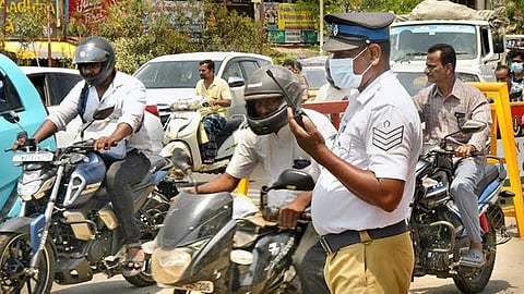 சென்னையில் பைக் ரேஸை தடுக்க 15 தனிப்படைகள் - போக்குவரத்து போலீஸார் தீவிர கண்காணிப்பு