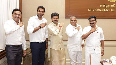 மதுராந்தகம், தாராபுரத்தில் தவெக அமோக வெற்றி: இடைத்தேர்தலில் தொகுதிகளை இழந்த அதிமுகவுக்கு 3-வது இடம்