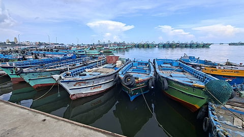 ராமேசுவரம் மீனவர்கள் 5-வது நாளாக வேலை நிறுத்தம்: ரூ.10 கோடி வர்த்தக இழப்பு