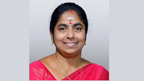 திருச்செந்தூர் கோயிலில் பிரகாரம் வரை வாகனத்தில் வந்த அமைச்சர்: பக்தர்கள் அதிருப்தி