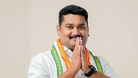 ஆய்வுக் கூட்டத்தை ரீல்ஸ் எடுத்த வெளியிட்ட காங். எம்எல்ஏவை கண்டித்து மருத்துவர்கள் போராட்டம்