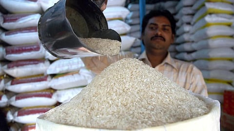 25% ஆலைகள் மூடல்.. அரிசி விலை உயரும் அபாயம்: அரசு தீர்வு காண தென்காசி ஆலை உரிமையாளர்கள் கோரிக்கை
