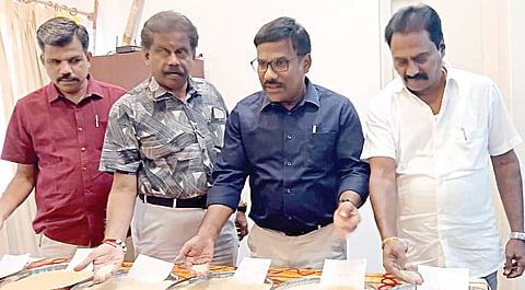 மதுரையில் செய்தியாளர்களிடம் பேசிய தமிழ்நாடு அரிசி ஆலை உரிமையாளர்கள் சங்க நிர்வாகிகள்.