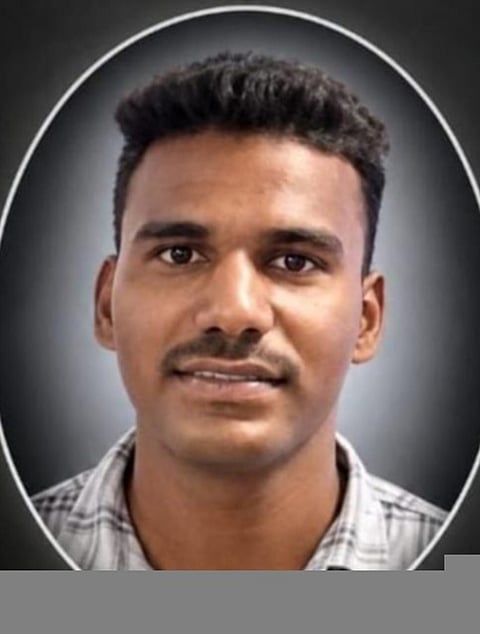 உயிரிழந்த காவலர் தினேஷ்குமார்