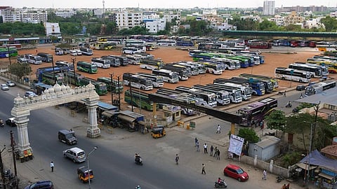 கோயம்பேடு ஒப்பந்த ஊர்தி பேருந்து நிலையத்தில் ஆம்னி பேருந்து நுழைவு கட்டணம் ரூ.500 ஆக உயர்வு