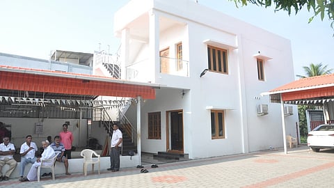 சேலம் புதிய பேருந்து நிலையம் அருகே கொள்ளை சம்பவம் நடைபெற்ற வெள்ளி பட்டறை