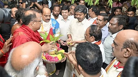 விஜயவாடா கனக துர்கையம்மை கோயிலில் முதல்வர் விஜய் சாமி தரிசனம்