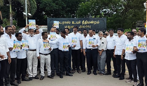 போராடும் எதிர்க்கட்சிகளை கண்டித்து மதுரையில் பாஜக வழக்கறிஞர்கள் ஆர்ப்பாட்டம்