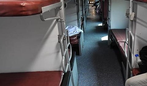 விரைவு ரயில்களில் தூய்மைப் பணியை கண்காணிக்க உத்தரவு