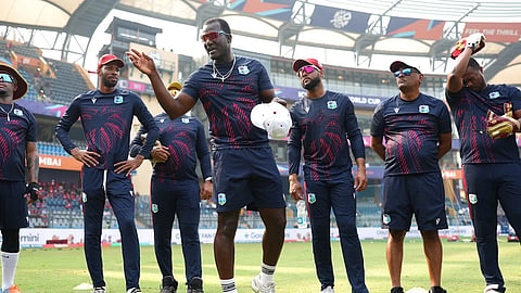 மே.இ.தீவுகள் இந்தியாவில் செய்தது சாதனை: சந்தித்ததோ ஊதியக் குறைப்பெனும் சோதனை!