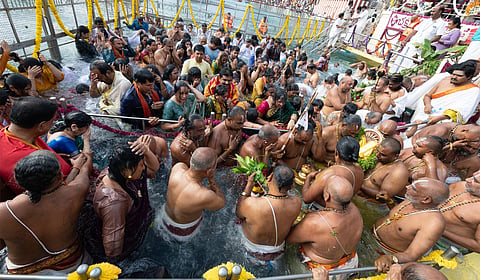 சக்கர ஸ்நான நிகழ்வுடன் திருப்பதி நவராத்திரி பிரம்மோற்சவம் நிறைவு: 8 நாளில் ரூ.25.79 கோடி உண்டியல் காணிக்கை வசூல்