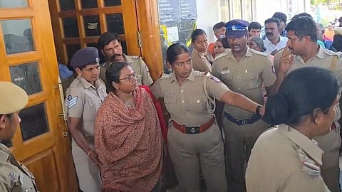 தாராபுரம் நாதக வேட்பாளர் உட்பட 12 பேர் சிறையில் அடைப்பு