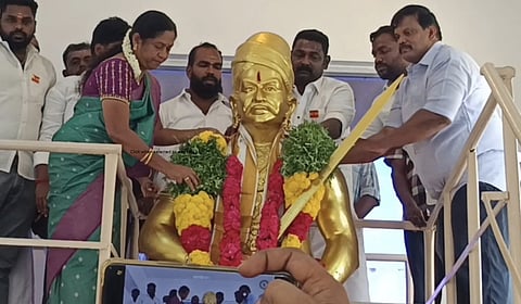 அமைச்சர்களுக்கு முன்பே மருது சகோதரர்களுக்கு மரியாதை செலுத்திய திருப்பத்தூர் எம்எல்ஏ