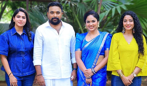 குடும்ப த்ரில்லர் கதையில் சசிகுமார்