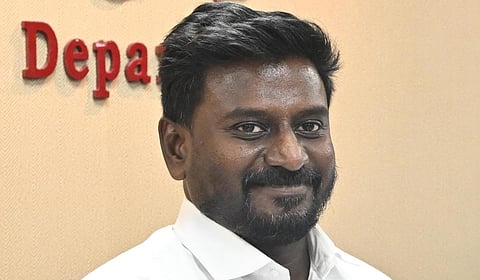 தன்னம்பிக்கையுடன் இருந்தால் வாழ்வில் வெற்றி பெறலாம்: மாணவர்களுக்கு அமைச்சர் ராஜ்மோகன் அறிவுரை
