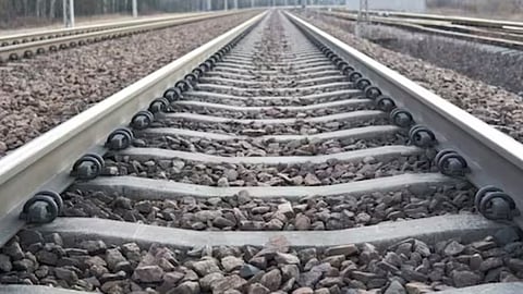 சேலம்-ஈரோடு ரயில் பாதையில் ரயில்களை கவிழ்க்க சதியா? - 4 சிறுவர்களிடம் விசாரணை